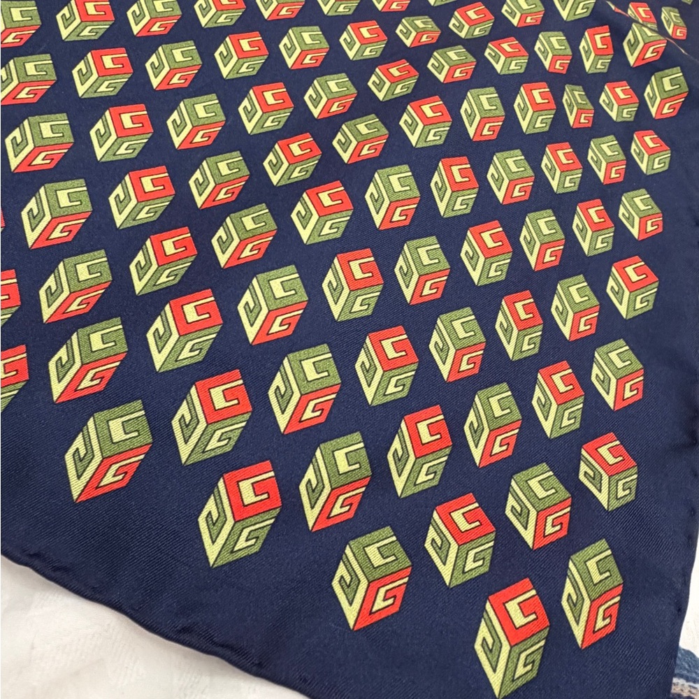 New GUCCI Silk Pocket Square - Picture 3 of 5
